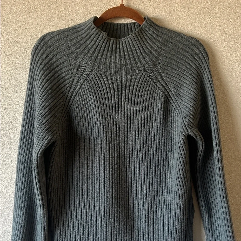 Oversized Ribbed Sweater - Picture 2 of 5